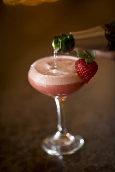 NYE 2014 Guide: Don't just drink Champagne—mix it in these tasty cocktails