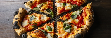 There’s a lot of personality in Vegas pizza—not every city has a multitude of restaurants cranking out authentic renditions of Neapolitan, Detroit or Brooklyn-style pies.