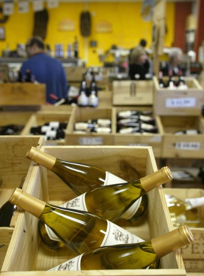 Free wine tastings at Marché Bacchus