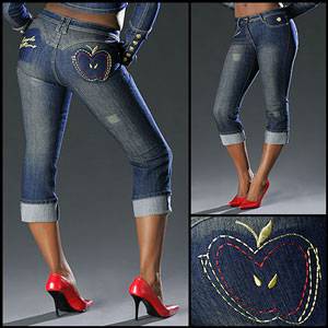 Apple Bottoms Jeans dance-off at McFaden's