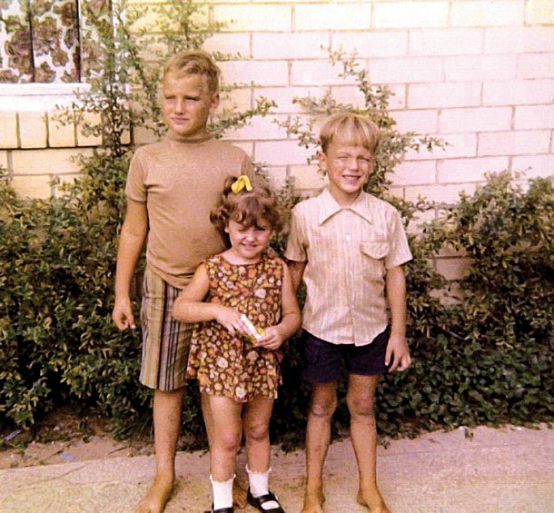 Fator with brother Jep and sister Debi in 1971.