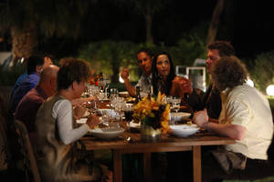 The judges and guests dine on a home cooked meal outside at the <em>Top Chef</em> house.