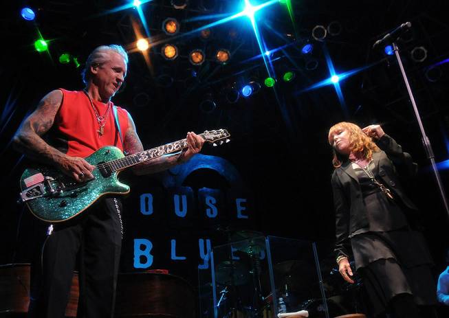 Husband and wife Neil Girardo and Pat Benatar perform at the House of Blues.