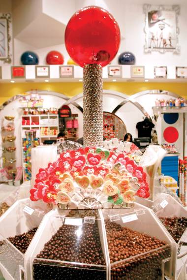 At Sugar Factory, a supersized Couture Pop suggests that size matters.