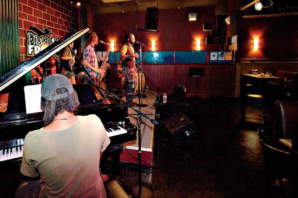 Spectrum jams at Freakin' Frog—with some help from Barry Manilow's Kye Brackett.