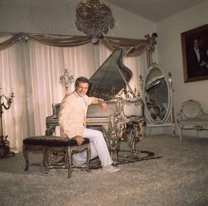 Liberace in his California home in 1961.