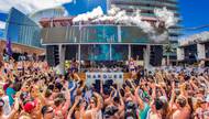 Marquee Pool is not like the wild pool parties of Marquee Dayclub. It’s essentially an amped-up Las Vegas resort pool experience with high quality drink and food service and a live DJ. 