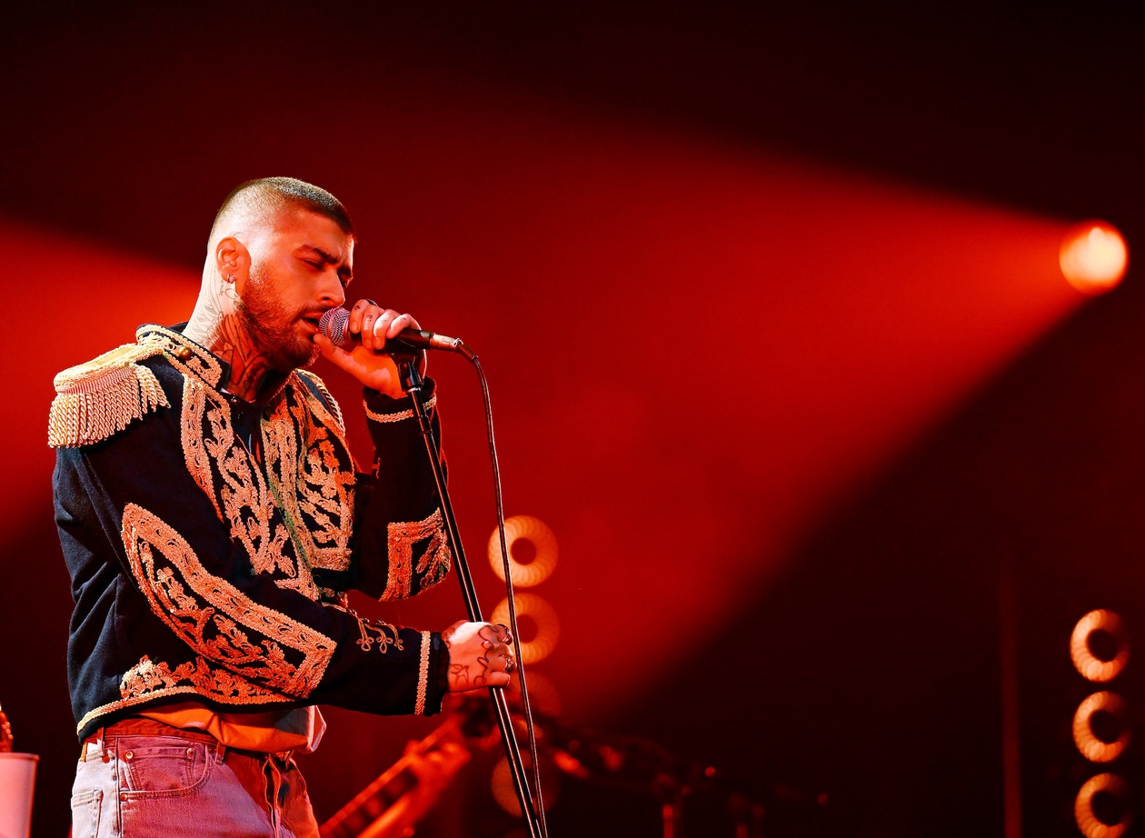 Backed by a female-led band, the singer wielded his vocals like a well-tuned instrument, wowing the audience with floaty falsettos on “It’s You” and “Lied To.”