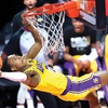 Los Angeles Lakers forward Maxwell Lewis (21) uses an illegal assist to score during the second half of an NBA In-Season Tournament semifinal game against the New Orleans Pelicans at T-Mobile Arena, December 7. 