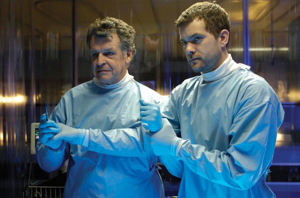 Can X Files meets  Alias sci-fi show Fringe live up to the hype?