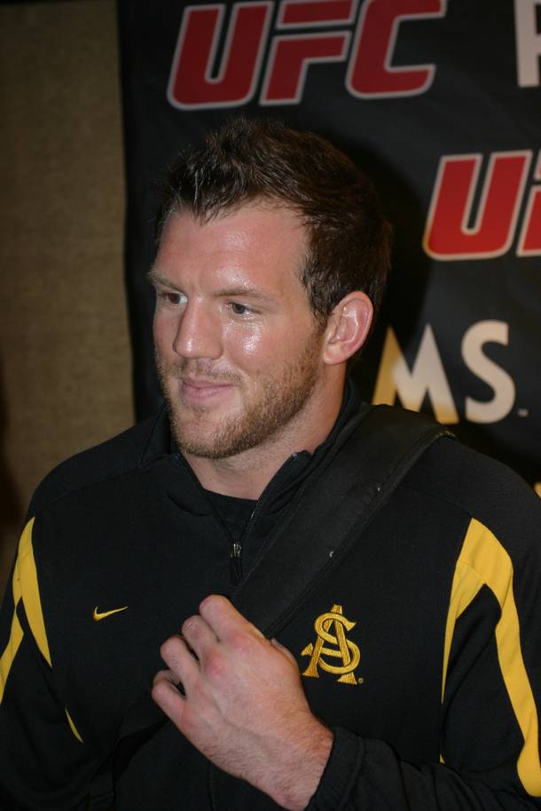 Ryan Bader defeated Vinny Magalhaes for The Ultimate Fighter light heavyweight title. 