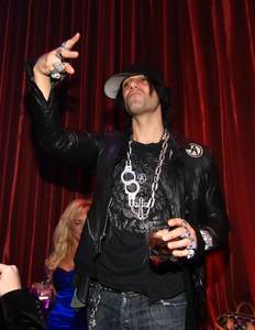 Criss Angel throwin' up ... the gang signs.