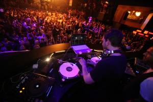 DJ AM performs at Rain in the Palms.
