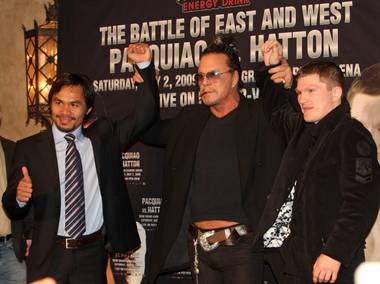 Boxers Manny Pacquiao, left, of Philippines and Ricky Hatton, right, of England pose with actor Mickey Rourke during a news conference in Hollywood, California March 30, 2009. Hatton and Pacquiao will meet for a junior welterweight (140 lbs) bout at the MGM Grand Garden Arena in Las Vegas on May 2. 
