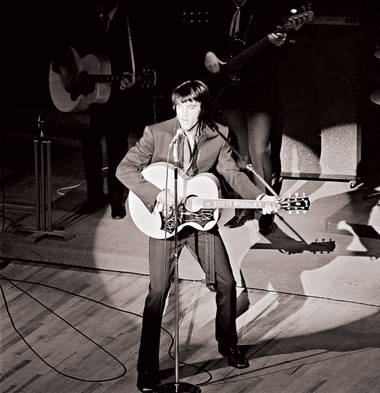  Elvis at the International, in the residency’s early days.
