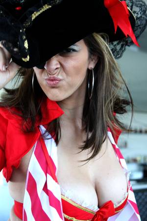 Hat + boobs + red bra + red and white scarf = a perfect Midsummer pirate. 