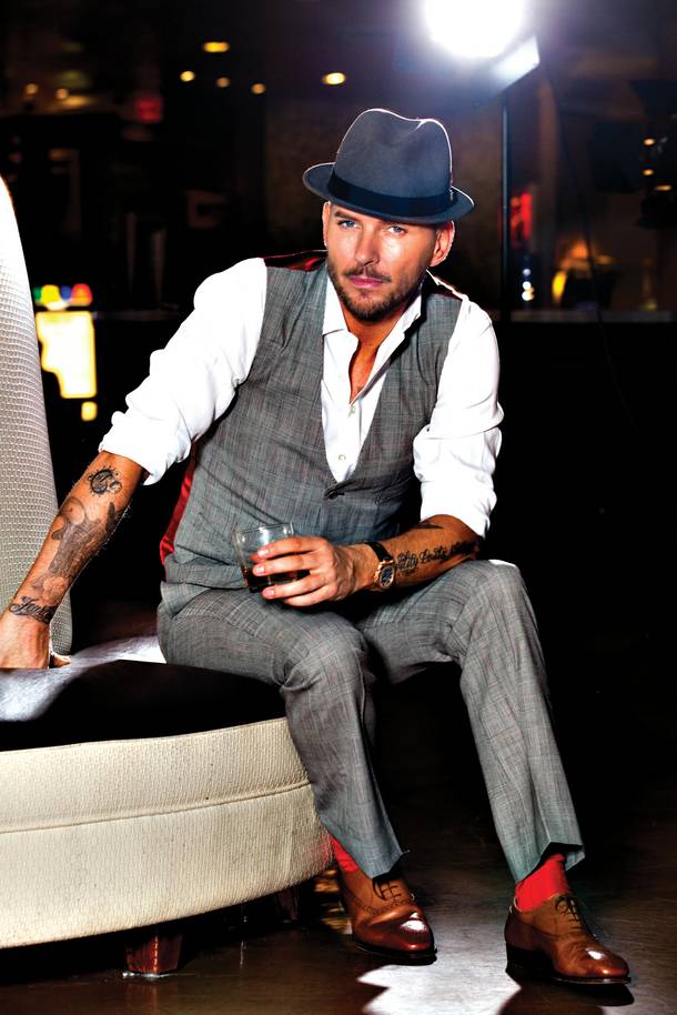 British singer/songwriter Matt Goss has inked a deal with Caesars Palace that places him and his retro-chic show in the lounge called Cleopatra's Barge.