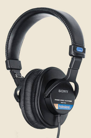 Sometimes longevity is the key to a product's appeal. For Kaskade, Sony MDR-7506 headphones are the best.