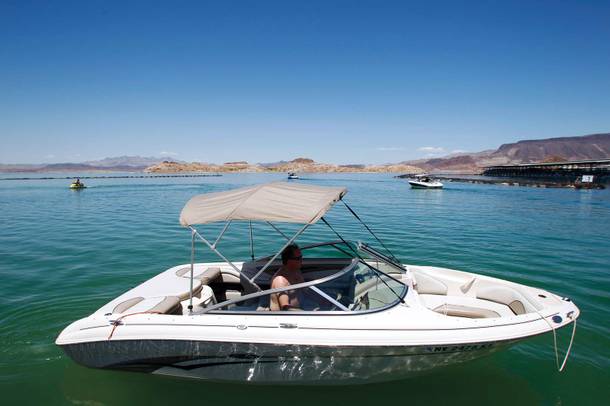With watercraft rentals available at marinas and through authorized companies, you don't need your own boat to enjoy the lake's waters.