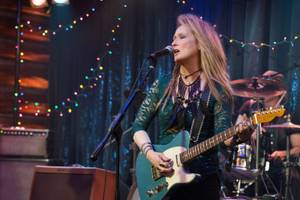 Ricky (Meryl Streep) performs at the Salt Well in TriStar Pictures' RICKI AND THE FLASH.
