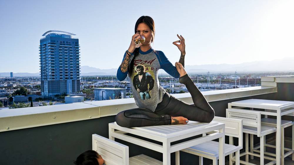 recursos humanos Fundador Ingenieria Finding your balance at Booze Yoga - Las Vegas Weekly