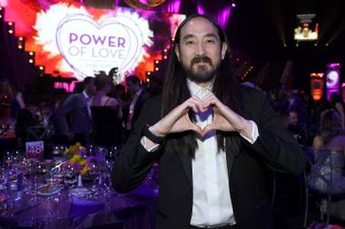 Club Notes: NYE bookings, a mixed-drink record try and new Aoki