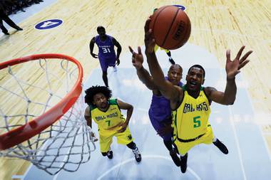 Josh Childress (#7) and Dominic McGuire (#5) attack the&nbsp;rim.