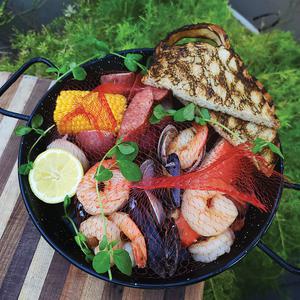 https://media.lasvegasweekly.com/img/photos/2022/05/25/Seafood_Boil_Courtesy_t300.png?bc8f91a32a1fe7063c1735aaff50741302861a35