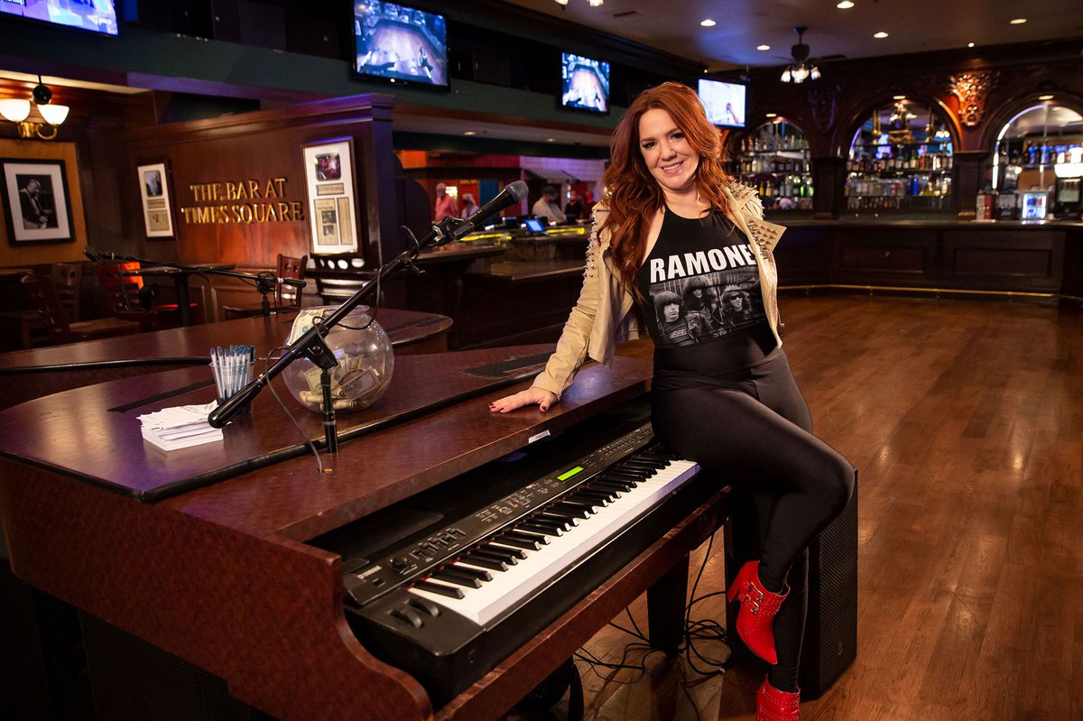 Best One-Woman Show: Sarah Hester Ross - Las Vegas Weekly, image size:1200x799