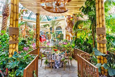 Enjoy special pre fixe menus from Sadelle’s (for brunch) or Michael Mina (for dinner) surrounded by the floral beauty of one of the most photographed attractions on the Las Vegas Strip.
