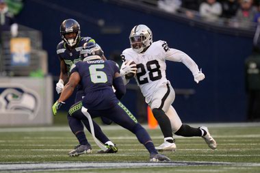 Raiders running back Josh Jacobs (28) carries the ball during a November 27 win in&nbsp;Seattle. 