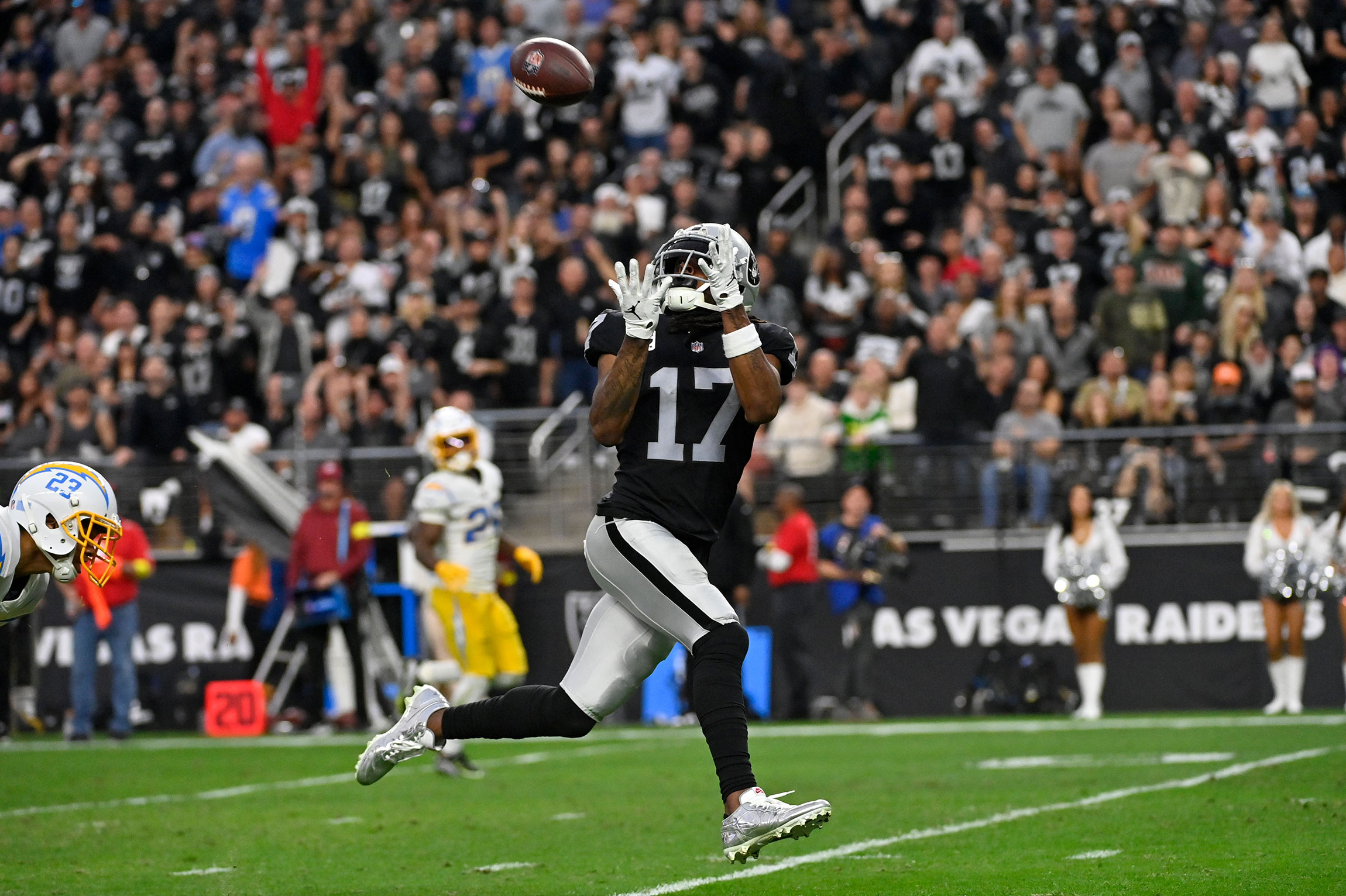 Josh Jacobs, Davante Adams, Maxx Crosby among 9 captains for Raiders 2023  season