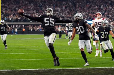 Raiders defensive end Chandler Jones returns a fumble for a game-winning touchdown against the Patriots on December&nbsp;18.