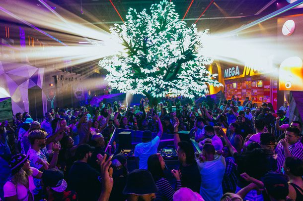 VNSSA performing inside Area15’s “Spine.”