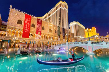 To mark this month’s anniversary, Venetian recently announced its largest and most expensive hotel renovation, a $1.5 billion project that will include a full redesign 4,000 suites.