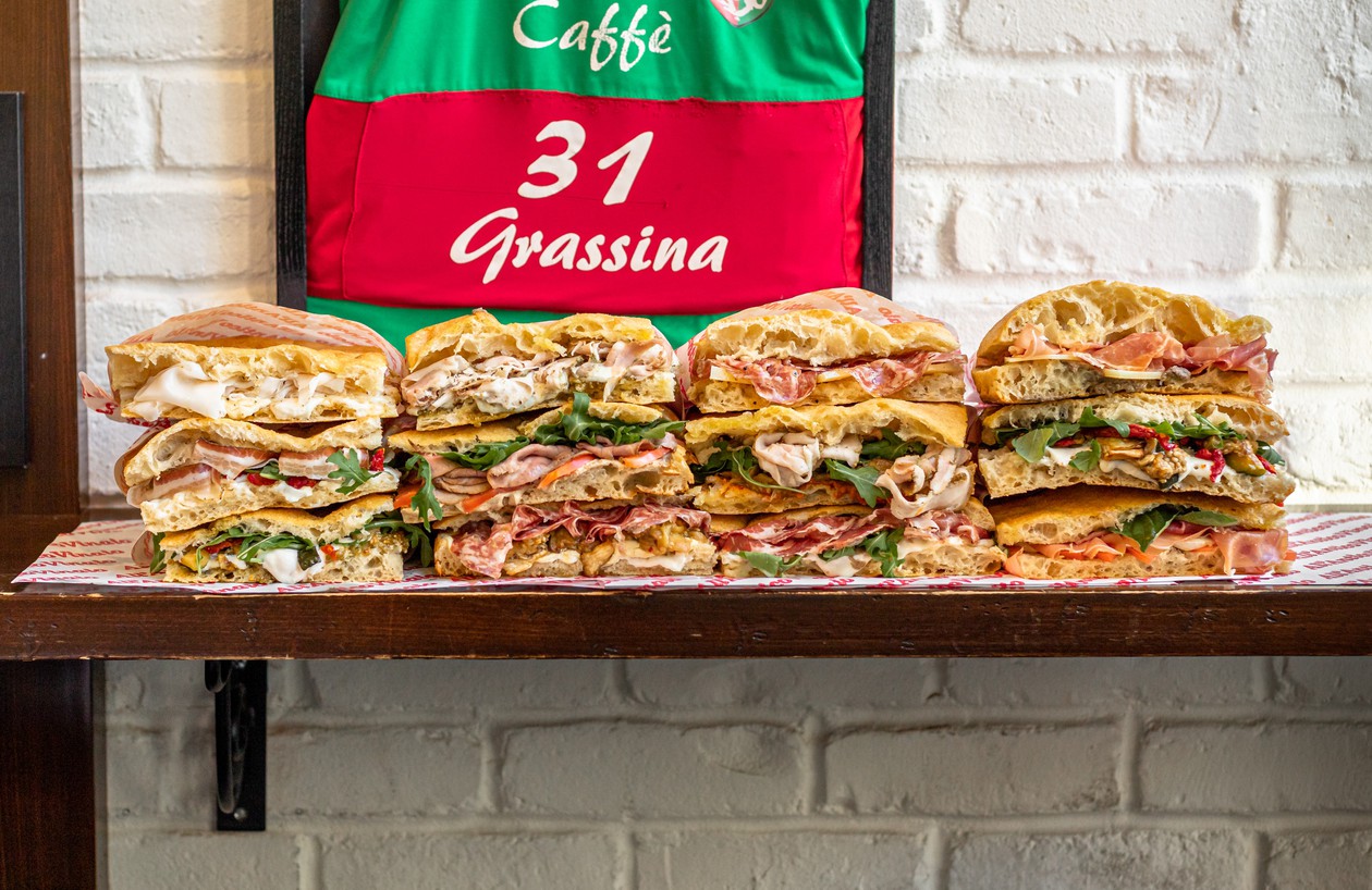 Since 1991, the Mazzanti family has been passionately running all locations of All’antico Vinaio and attracting crowds of Italians and tourists alike because of the exceptional ingredients and freshly baked Tuscan schiacciata bread.