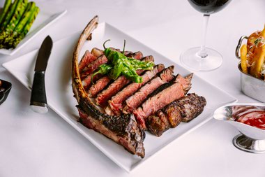 Best Fine Dining: Oscar’s Steakhouse