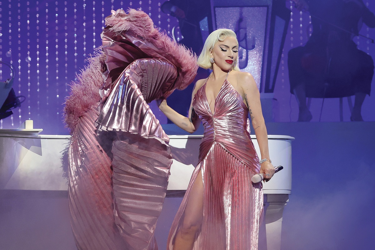 Lady Gaga Jazz & Piano Las Vegas パーカー 0704_The_Strip_Lady_Gaga_Credi