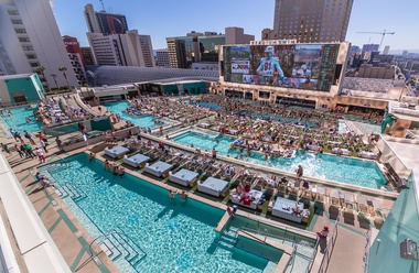 Discover the best places to watch football in Las Vegas, including Stadium Swim, South Point and more.