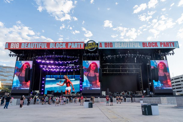 The 11th annual Life Is Beautiful Festival presents a Big Beautiful Block Party, kicked off on Friday, October 27th and ended on Saturday in downtown Las Vegas, Nevada. Artist including LCD Soundsystem, Jungle and Thundercat headlined Saturday night’s final show.