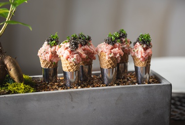 Chef Todd Mark Miller, formerly of Bellagio’s Prime and STK, lent his creativity to the new American-style menu, offering a bounty of seafood and steak, decadent appetizers and some seriously great pasta.