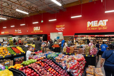 Customers shop during the opening of a Grocery Outlet on North Nellis&nbsp;Boulevard.