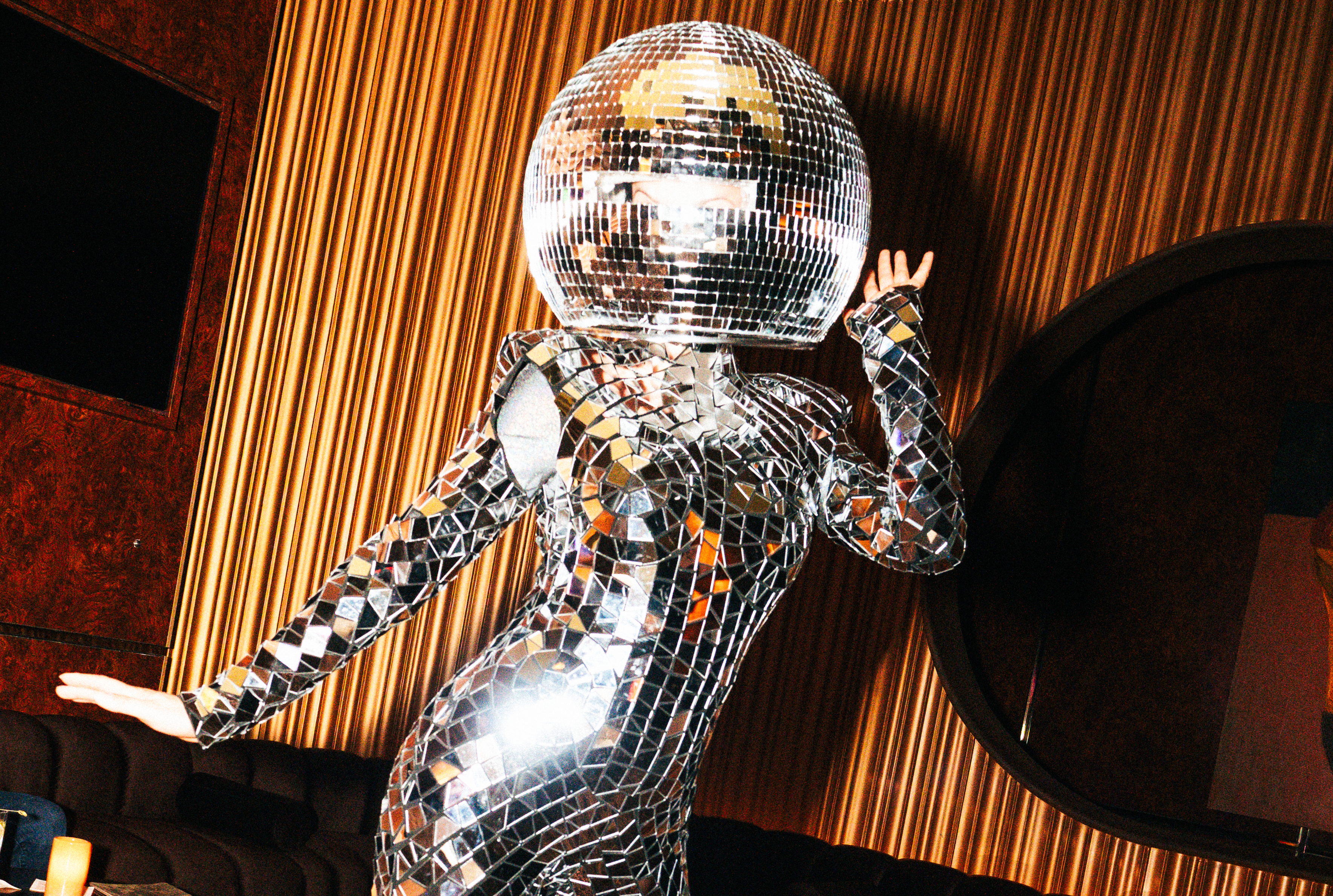 The Cosmopolitan&#039;s Reimagined Clique Bar &amp; Lounge Sparks New Disco Party in Las Vegas