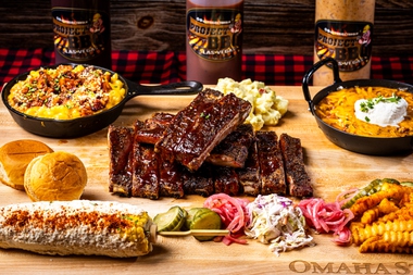 Circa’s barbecue joint upgraded its patio setting by adding more seats and a retractable canopy protecting diners from the elements.