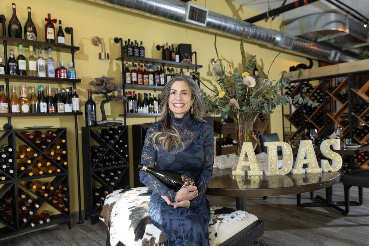 Kat Thomas, la ‘diosa del vino’ de Ada, derrocha personalidad