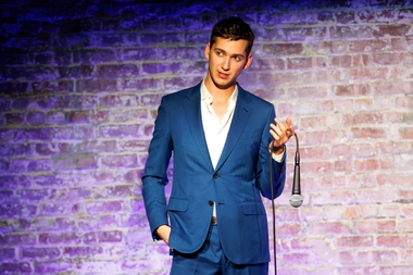 The Chicago-born comedian has riffed on red carpets and at the White House Correspondents’ Dinner. Now he takes the stage at Palazzo Theatre on March 21.